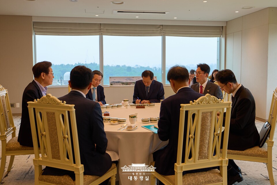 이재명 대통령이 7일 서울 용산 대통령실 청사에서 김민석 신임 총리 간의 오찬 회동에서 발언하고 있다. (출처=대통령실 홈페이지)