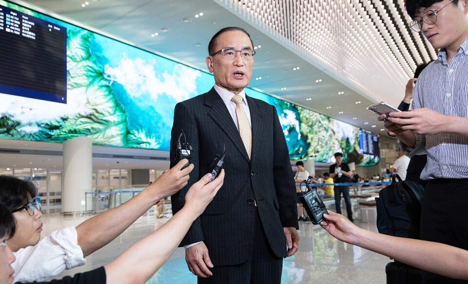 위성락 국가안보실장이 방미 일정을 마치고 9일 인천국제공항을 통해 귀국해 취재진의 질문에 답하고 있다. 위 국가안보실장은 미국 워싱턴 DC에서 마코 루비오 미국 국무장관 겸 국가안보보좌관을 비롯한 인사들을 만나며 관세, 한미정상회담 등 양국 현안 논의를 마치고 귀국했다. (사진=뉴스1)