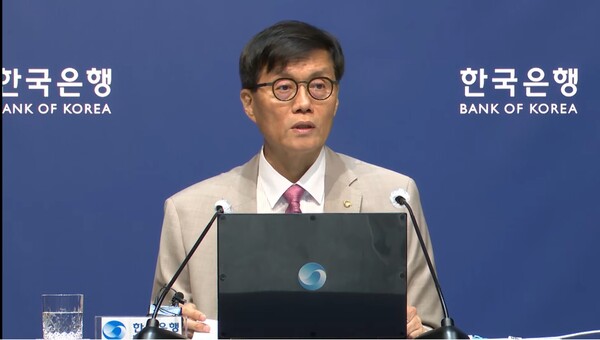 이창용 한국은행 총재가 10일 통화정책방향 관련 기자간담회에서 발언하고 있다. (출처=한국은행 유튜브)