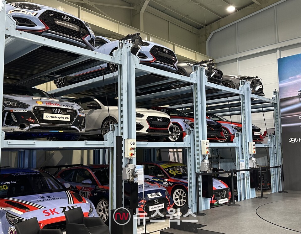 오는 9월 공식 오픈 예정인 현대 N 아카이브에는 N 브랜드의 디자인과 기술력이 응축된 차들이 전시돼 있었다. (사진=정현준 기자)