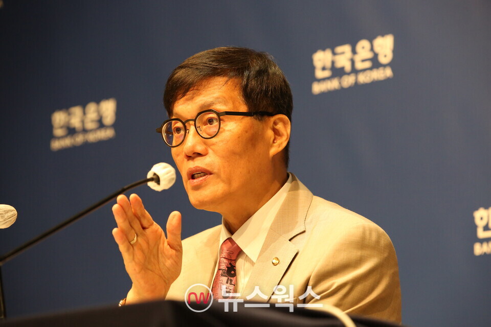이창용 한국은행 총재가 10일 서울 중구 한국은행에서 열린 금융통화위원회 금리 결정에 대한 기자간담회에서 발언하고 있다. (사진=원성훈 기자)