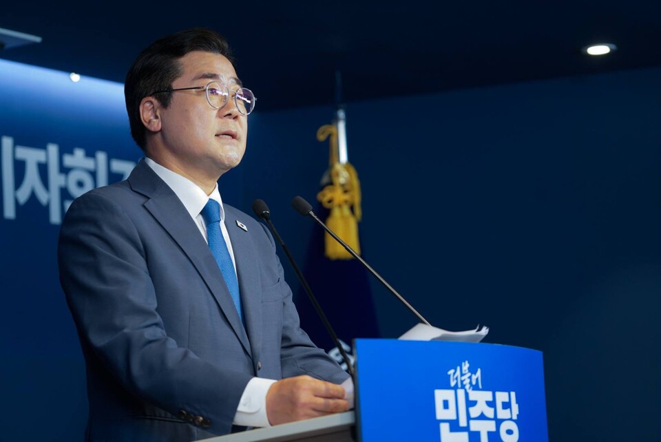 더불어민주당 당대표 선거에 출마하는 박찬대 후보가 10일 오전 서울 여의도 중앙당사에서 당대표 후보 등록 기자회견을 하고 있다. (출처=박찬대 의원 페이스북)