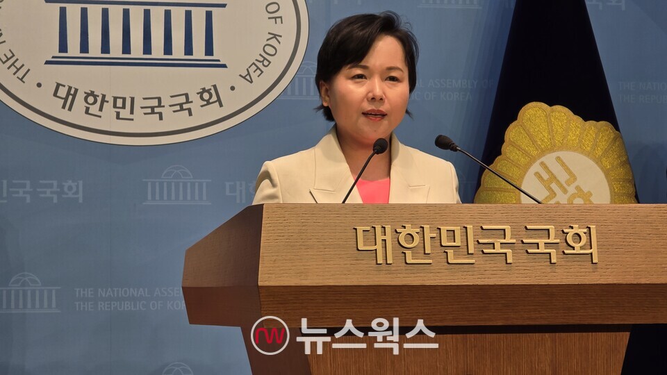 김다혜 국민의힘 중앙차세대여성위원장이 14일 국회소통관 기자회견에서 강선후 여가부장관 후보자의 사퇴를 촉구하고 있다. (사진=원성훈 기자)