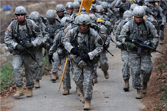 훈련 중인 동두천시 미2사단의 주한미군 장병들. (사진제공=국방부)