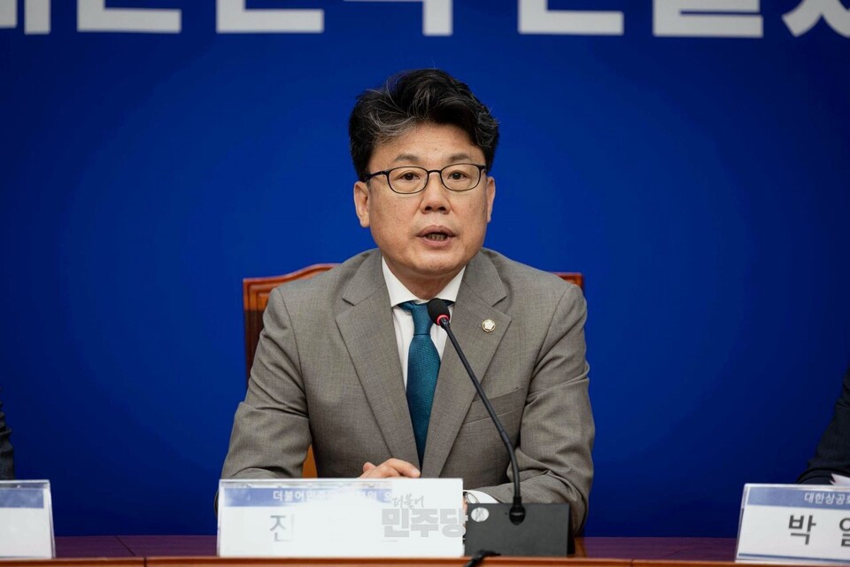 진성준 더불어민주당 정책위의장이 지난달 30일 서울 여의도 국회에서 열린 경제 6단체 상근부회장단 상법 간담회에서 모두 발언을 하고 있다. (사진제공=민주당)