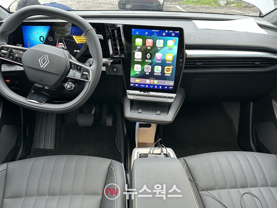 르노코리아 '세닉 E-Tech'의 1열. (사진=정현준 기자)