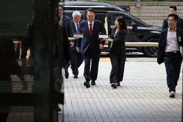 윤석열 전 대통령이 두 번째 영장실질심사를 받기 위해 9일 오후 서울 서초구 중앙지법으로 출석하고 있다. (사진=뉴스1/공동취재단)