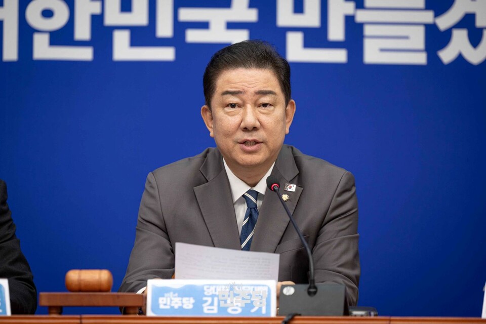 김병기 더불어민주당 당대표 직무대행 겸 원내대표가 7일 국회에서 열린 최고위원회의에 참석해 발언하고 있다. (사진제공=민주당)