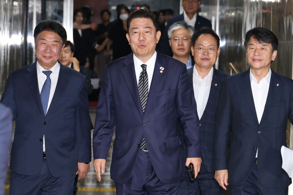 김병기 더불어민주당 대표 직무대행 겸 원내대표가 23일 오후 서울 여의도 국회에서 열린 의원총회에 참석하고 있다. (사진=뉴스1)