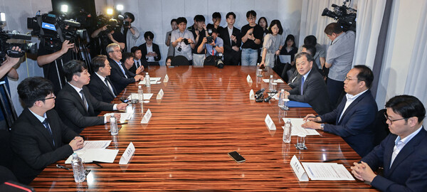 이영훈 보건복지부 2차관이 25일 오전 서울 중구 더 플라자 호텔에서 열린 수련협의체 제1차 회의에서 모두발언을 하고 있다. (사진=공동취재/뉴스1)