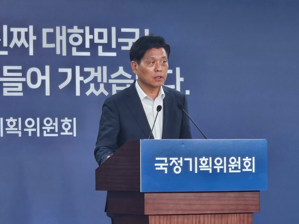 조승래 국정기획위원회 대변인이 서울 종로구 정부서울청사 창성동 별관 국정기획위원회에서 브리핑을 하고 있다. (출처=조승래 의원 페이스북)