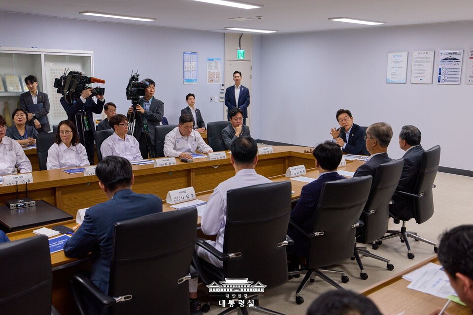 이재명 대통령이 25일 경기 시흥시 SPC삼립 시화공장에서 열린 '산업재해 근절 현장 노사간담회'에서 발언하고 있다. (출처=대통령실 홈페이지)