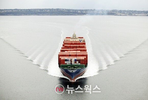 국내 조선소 제작 한 컨테이너선 시운전 모습. (사진=HMM)
