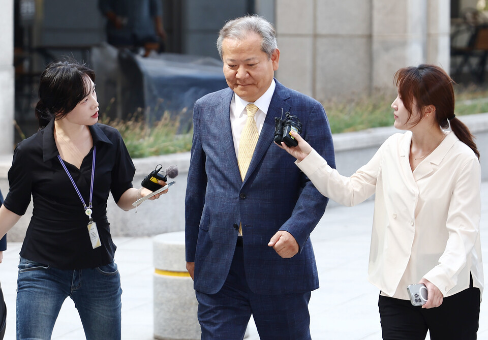 이상민 전 행정안전부 장관이 지난 25일 오전 서울 서초구 서울고등검찰청에 마련된 내란 특검 사무실에서 '언론사 단전·단수 의혹' 관련 피의자 조사를 받기 위해 출석하고 있다. (사진=뉴스1)