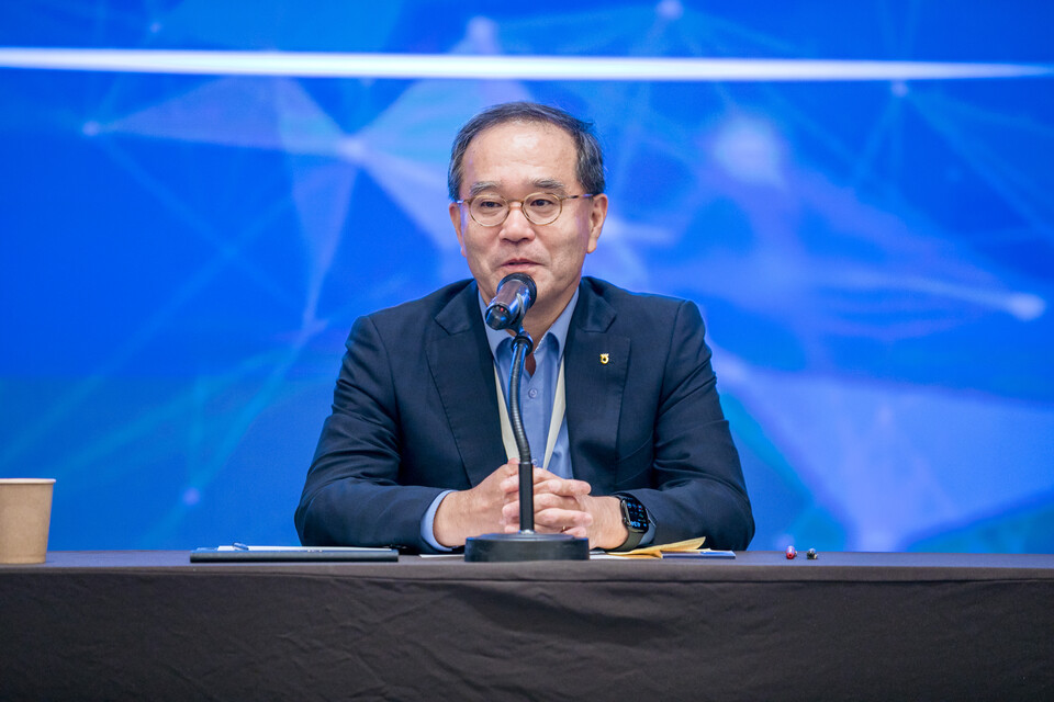 경영전략회의에서 이찬우 NH농협금융지주 회장이 회의를 주재하고 있다.