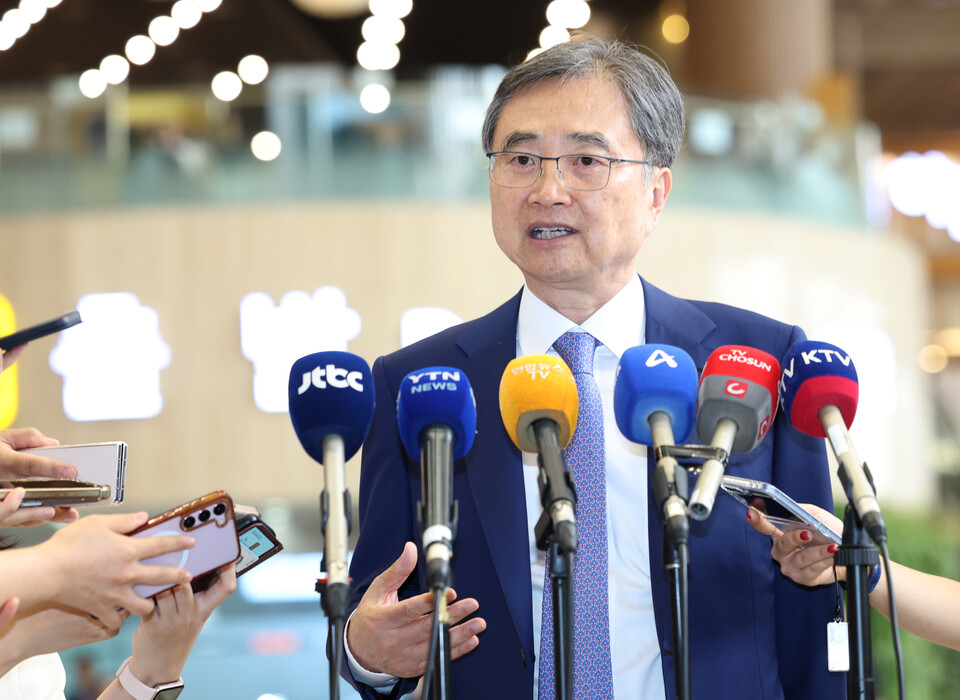 조현 외교부장관이 29일 오전 김포국제공항을 통해 일본으로 출국 전 인터뷰를 하고 있다. 조 장관은 한미 관세 발효를 앞두고 일본을 방문해 이와야 다케시 일본 외무상과 회담을 가질 예정이다. (사진=뉴스1)