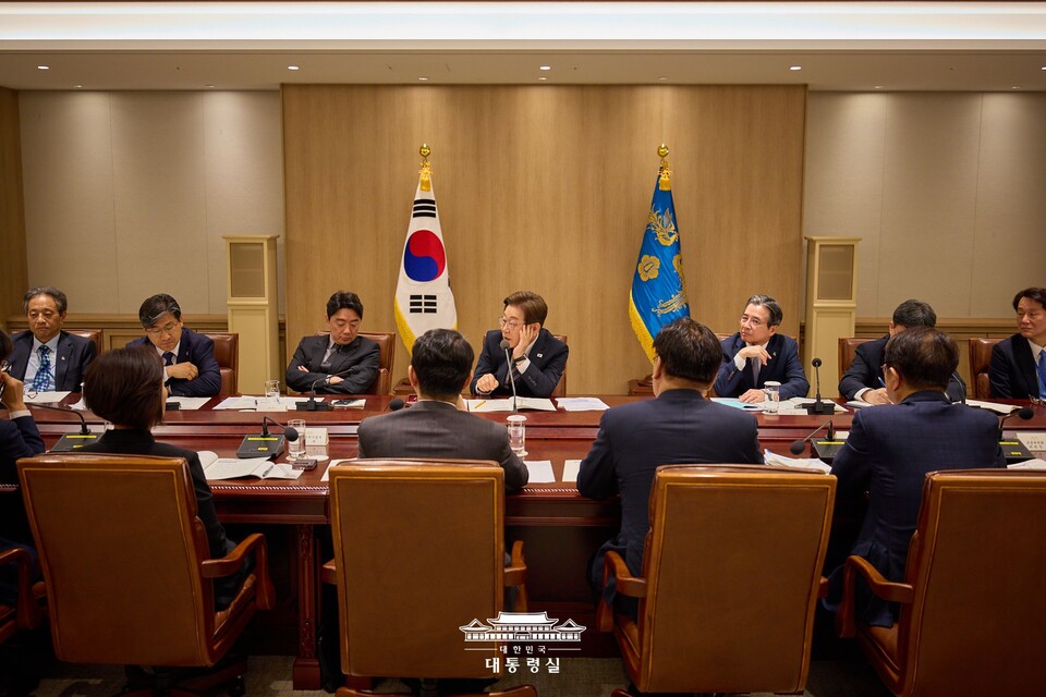 이재명 대통령이 지난 6월 9일 서울 용산구 대통령실 청사에서 열린 비상경제점검 TF 2차 회의를 주재하고 있다. (출처=대통령실 홈페이지)