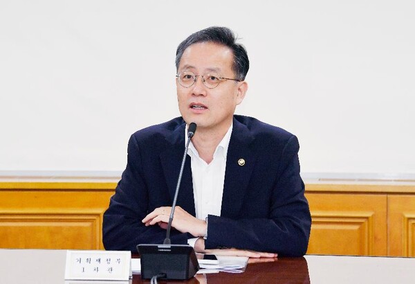 이형일 기획재정부 차관이 31일 서울 중구 은행회관에서 열린 '거시경제금융회의'를 주재하고 있다. (사진제공=기획재정부)