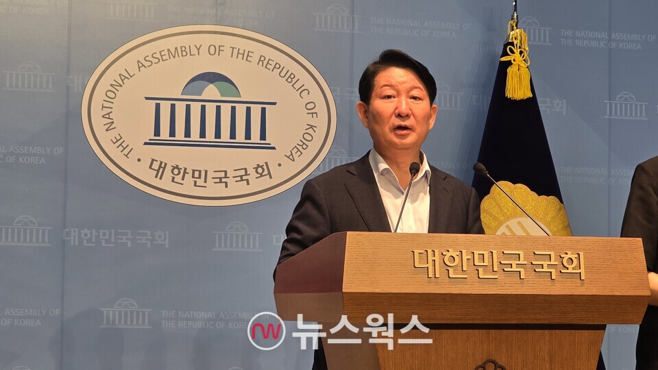 '국민의힘 부동산시장 안정화 대응TF' 위원장을 맡고 있는 권영진 의원이 31일 국회소통관 기자회견을 통해 "외국인 부동산 취득 관리법을 당론으로 추진하겠다"고 밝혔다. (사진=원성훈 기자)