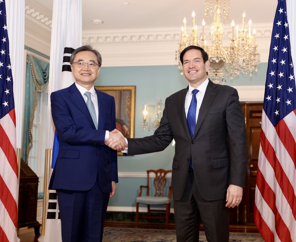 조현 외교부 장관이 31일(현지시간) 미국 워싱턴DC 국무부 청사에서 마코 루비오 미 국무장관과 만나 악수하고 있다. (사진=뉴스1)