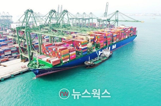 부산항 정박 중인 HMM 컨테이너선. (사진제공=HMM)