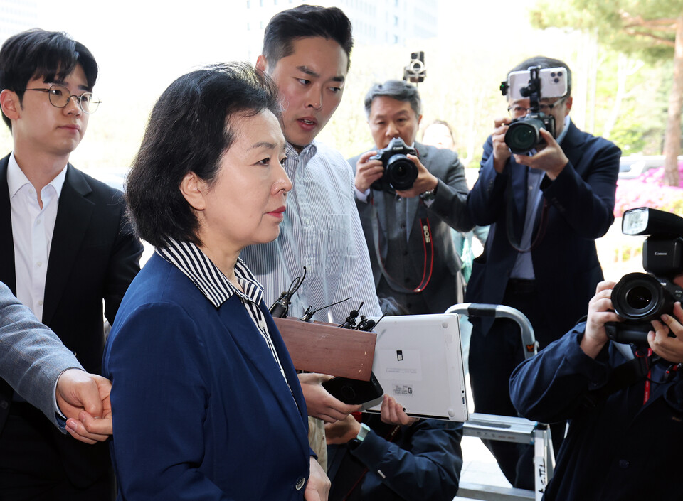김영선 전 의원이 지난 29일 오전 윤석열 전 대통령 부부 공천 개입 의혹과 관련한 참고인 조사를 받기 위해 서울 서초구 서울고검 청사로 출석했다. (사진=뉴스1)