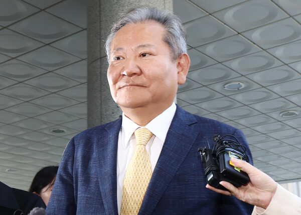 이상민 행정안전부 장관이 서울 서초구 서울고등검찰청에 마련된 내란 특검 사무실에서 '언론사 단전·단수 의혹' 관련 피의자 조사를 받기 위해 출석하고 있다. (사진=뉴스1)