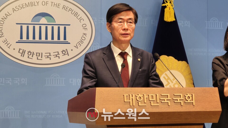조경태 국민의힘 당대표 후보자가 지난 8일 국회소통관에서 기자회견을 열고 있다. (사진=원성훈 기자)