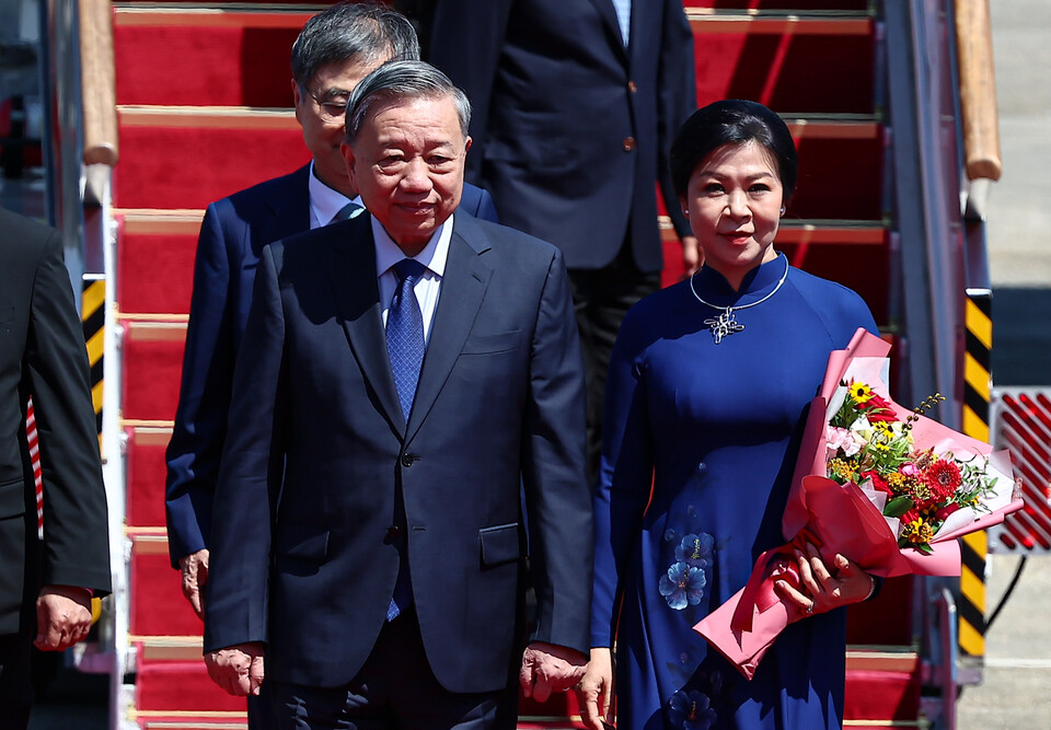 또 럼 베트남 공산당 서기장 내외가 지난 10일 경기 성남시 서울공항을 통해 방한하고 있다. (사진=뉴스1)