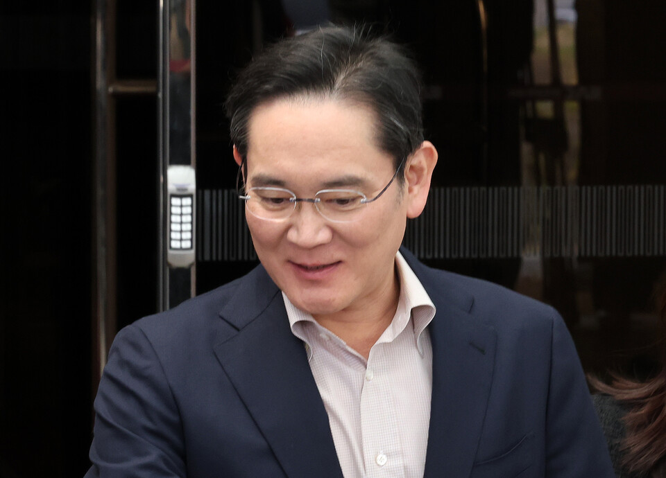 이재용 삼성전자 회장이 지난 4월 9일 일본 출장을 마치고 서울 강서구 서울김포비즈니스항공센터(SCBAC)로 귀국하고 있다. (사진=뉴스1)