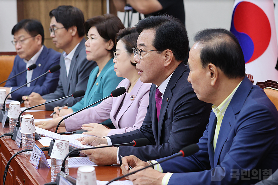 송언석(오른쪽 두 번째) 국민의힘 비상대책위원장이 11일 국회에서 열린 비상대책위원회의에서 발언하고 있다. (사진제공=국민의힘)