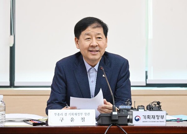 구윤철 부총리 겸 기획재정부 장관이 12일 오전 서울 종로구 정부서울청사에서 열린 '제27차 국유재산정책심의위원회'를 주재하고 있다. (사진제공=기획재정부)