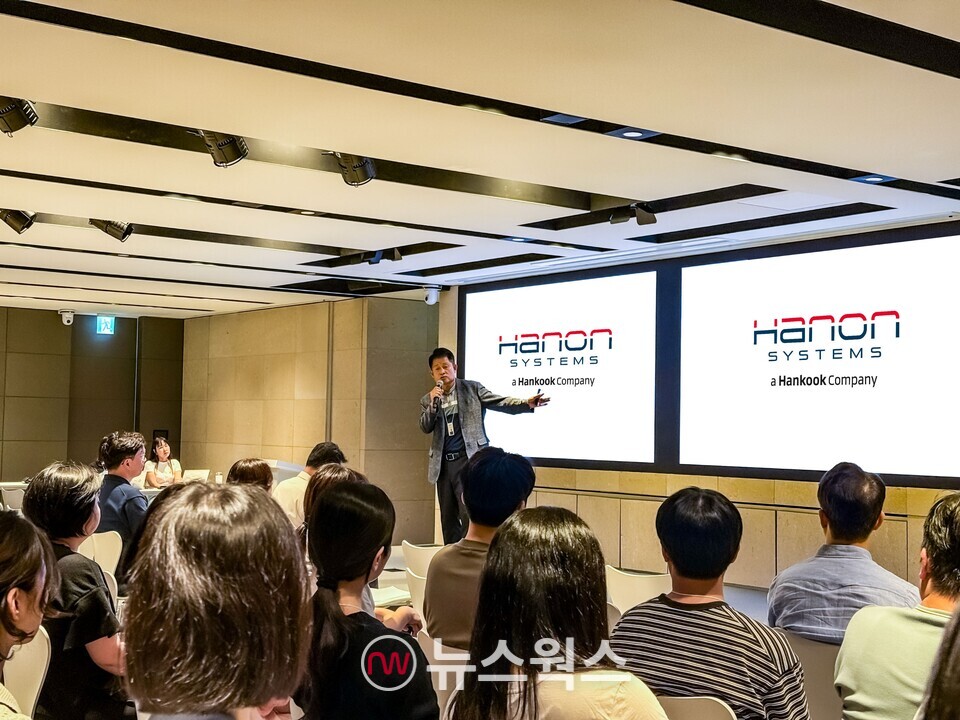 이수일 한온시스템 대표가 지난 6월 9일 경기도 판교 본사에서 열린 타운홀 미팅인 '프로액티브 콘서트'에서 발언하고 있다. (사진제공=한온시스템)