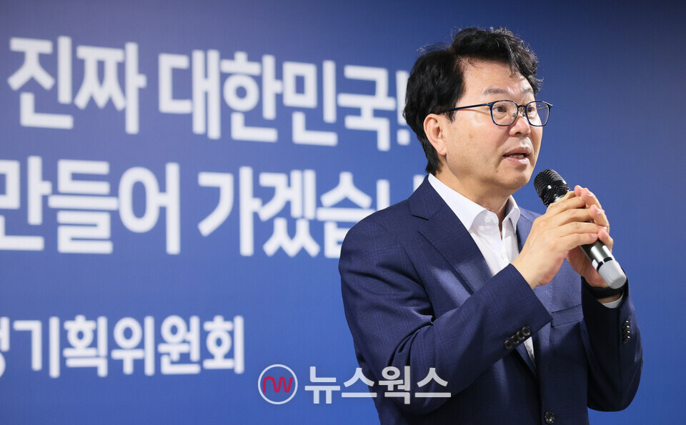 이한주 국정기획위원장이 14일 정부서울청사 창성동 별관에서 진행된 국정기획위원회 해단식에서 인사말을 하고 있다. (사진제공=국정위)