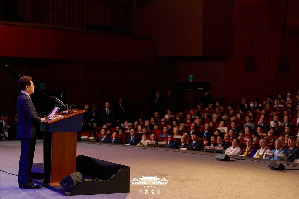 이재명 대통령이 서울 세종문화회관에서 개최된 제 80주년 광복절 경축식에서 경축사를 하고 있다. (출처=KBS)