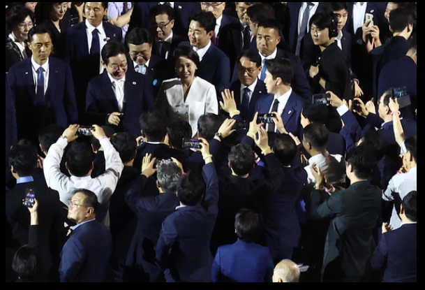 국민임명식에 참석하기 위해 이재명 대통령 내외가 행사장에 입장하고 있다. (사진=뉴스1)