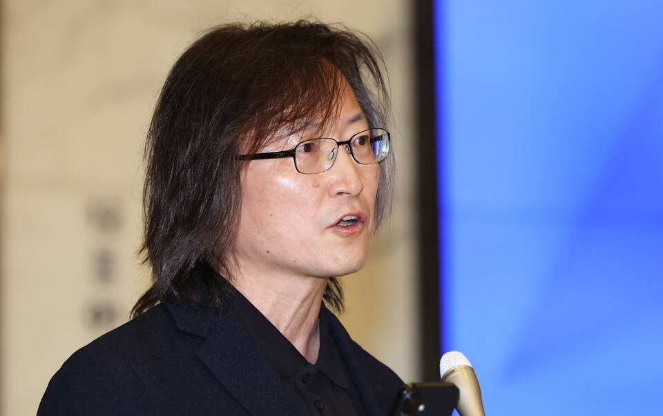 주병기 공정거래위원장 후보자가 14일 오전 서울 중구 대한상의에 마련된 인사청문회 준비 사무실에 출근하며 취재진과 질의응답을 하고 있다. (사진=뉴스1)