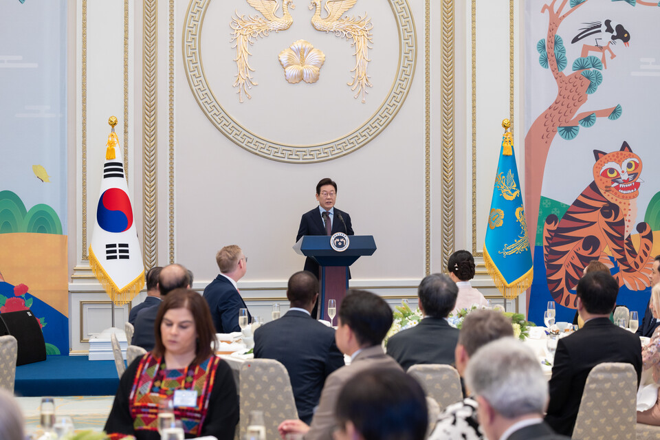 이재명 대통령이 지난 15일 청와대 영빈관에서 열린 '대통령의 초대, 주한외교단 만찬'에서 발언하고 있다. (사진제공=대통령실)