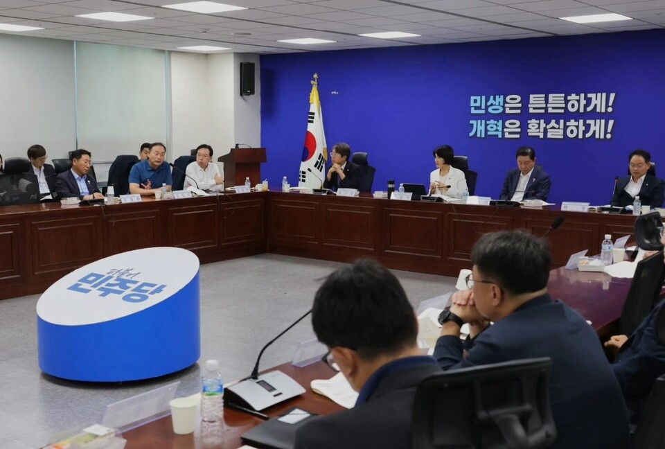 20일 오전 서울 여의도 국회의원회관에서 열린 새정부 경제성장전략 당정 협의. (사진=한정애 의원 페이스북)