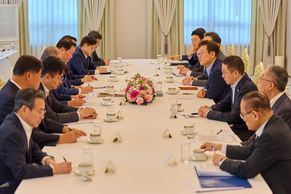 이재명 대통령이 지난 19일 서울 용산 대통령실에서 '미·일 순방 동행 경제단체 및 기업인 간담회'를 주재하고 있다. (사진제공=대통령실)