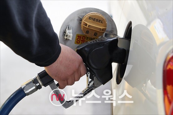 경차 급유 모습. (사진=안광석 기자 DB)