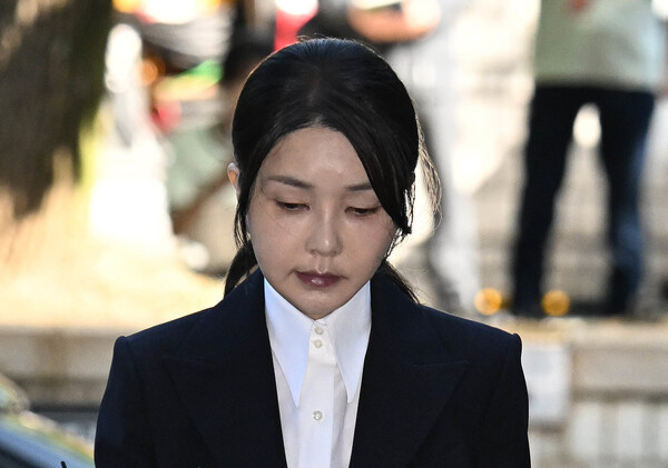 김건희 여사가 지난 12일 오전 서울중앙지법에서 열린 구속 전 피의자 심문에 출석하고 있다. (사진=뉴스1)