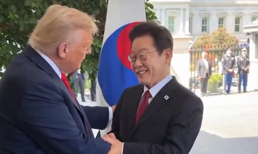 도널드 트럼프(왼쪽) 미국 대통령이 25일(현지시간) 워싱턴 D.C. 백악관에 도착한 이재명 대통령을 악수하며 환영하고 있다. (출처=백악관 인스타그램)