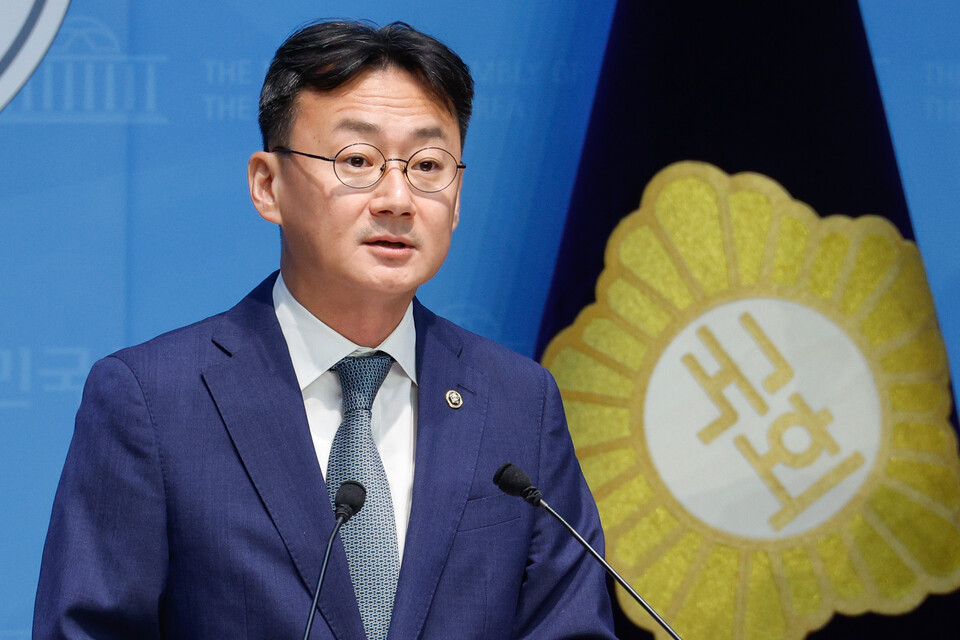 이관후 국회입법조사처장이 28일 서울 여의도 국회 소통관에서 중대재해처벌법 입법영향분석 보고서 브리핑을 하고 있다. (사진=뉴스1)