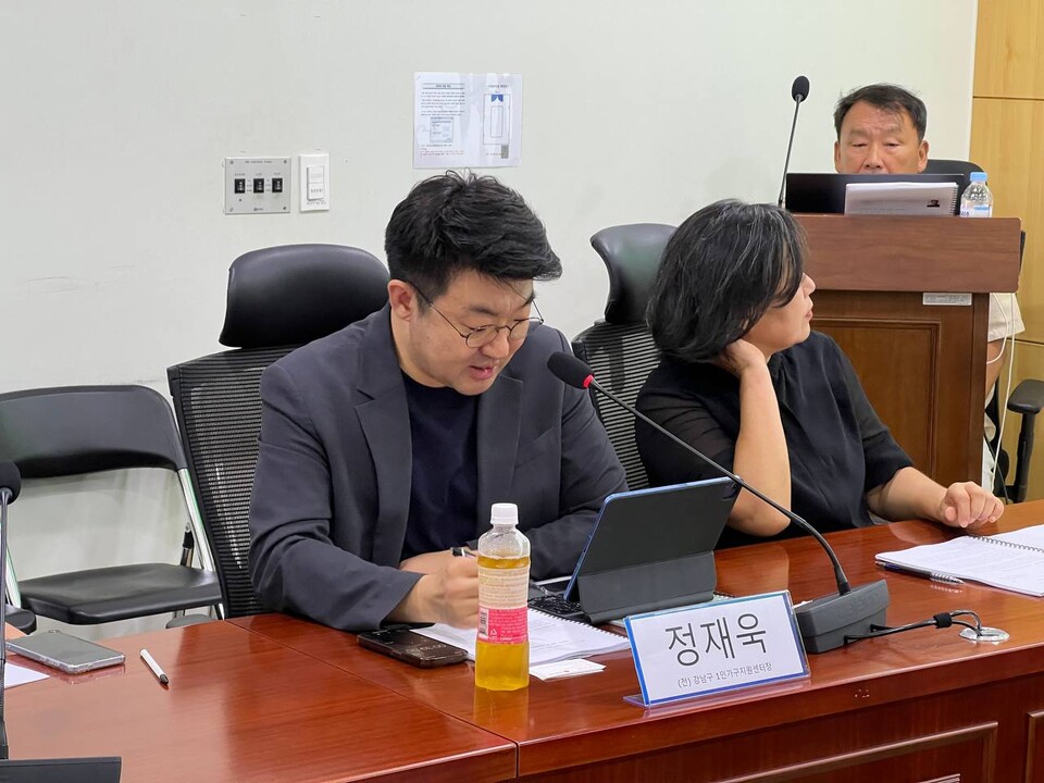 정재욱 도신혁신그룹 무브먼트 대표가 지난 27일 국회에서 열린 '1인 가구 및 고립된 시민의 연결된 사회를 향한 정책 토론회'에서 주제 발표를 하고 있다. (사진제공=박주민 의원실)