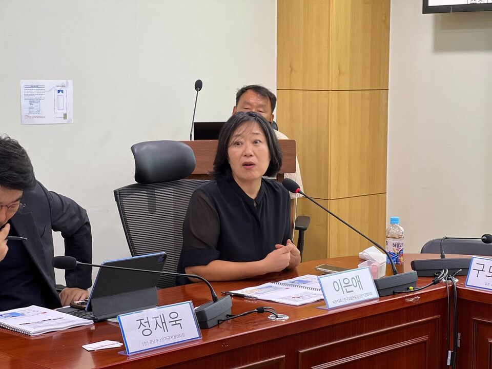 이은애 씨즈 대표가 지난 27일 국회에서 열린 '1인 가구 및 고립된 시민의 연결된 사회를 향한 정책 토론회'에서 주제 발표를 하고 있다. (사진제공=박주민 의원실)