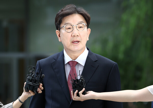 권성동 국민의힘 의원이 지난 27일 오전 서울 종로구에 마련된 김건희 특검팀(특별검사 민중기) 사무실로 통일교 부정 청탁 의혹 관련 조사를 받기 위해 출석하고 있다. (사진=뉴스1)