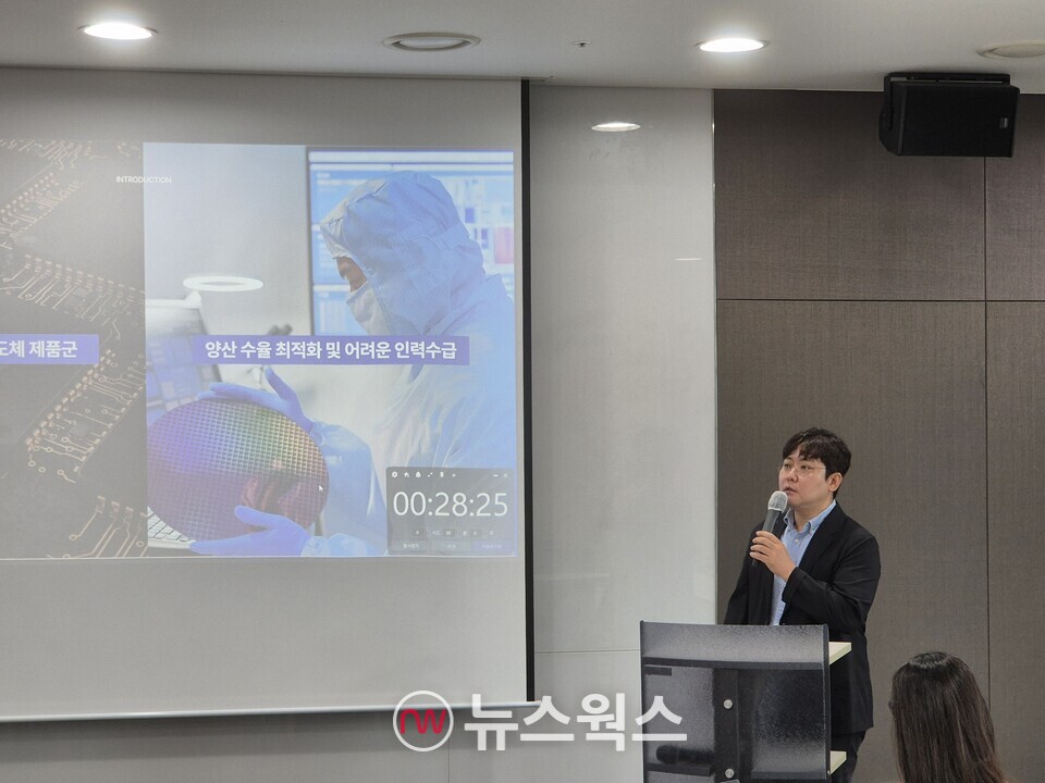 지태권 세미에이아이 대표가 기존 반도체 공정의 한계에 대해 설명하고 있다. (사진=정희진 기자)