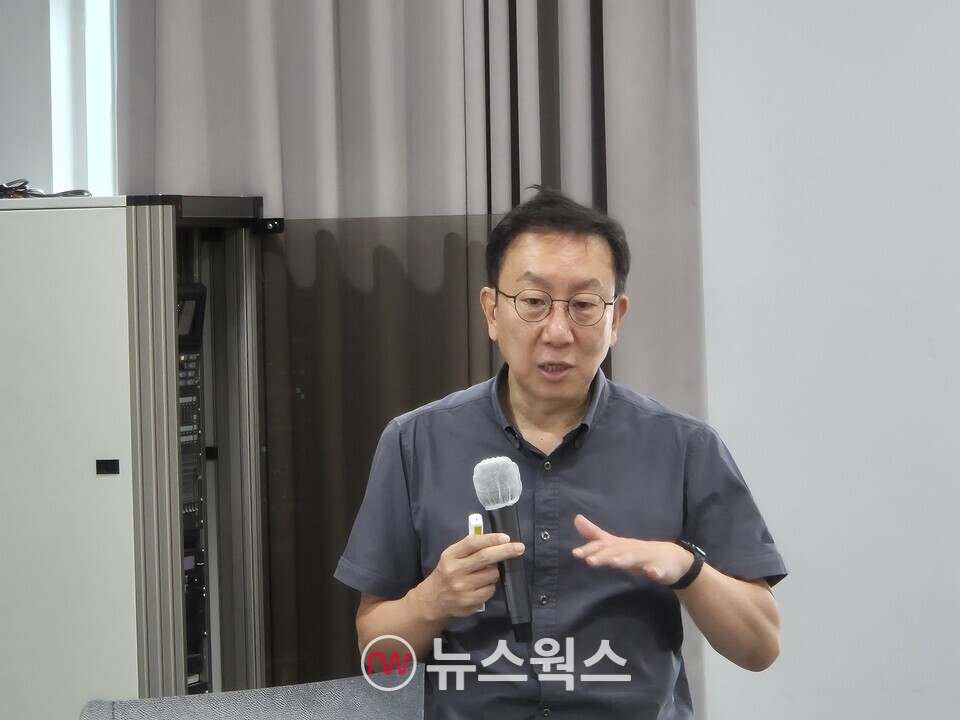 유봉현 유비랩 대표가 자사의 기술력에 대해 설명하고 있다. (사진=차진형 기자)