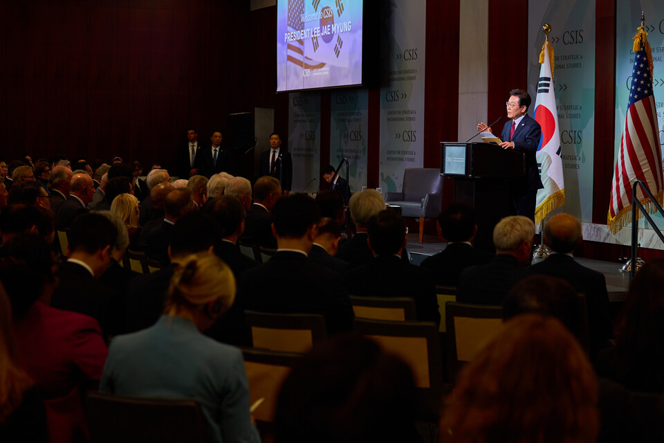 이재명 대통령이 25일(현지시간) 미국 워싱턴 DC 국제전략문제연구소(CSIS)에서 정책 연설을 하고 있다. (사진제공=대통령실)